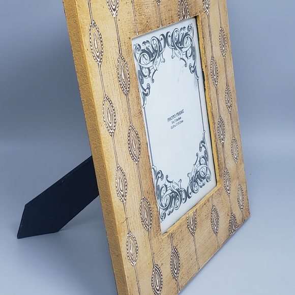 Decorative Table-Top Picture Frame (5"x7") - Picture 6 of 9